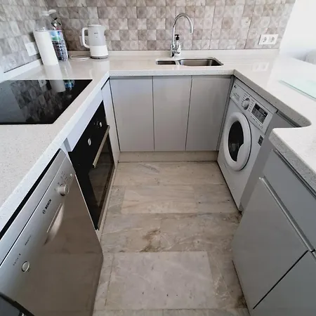 Appartement 2 Bed With Pool Views *
