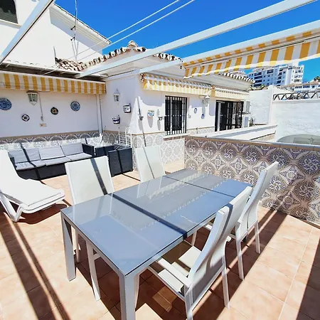 2 Bed With Pool Views Appartement