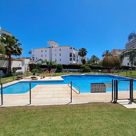 2 Bed With Pool Views Benalmádena